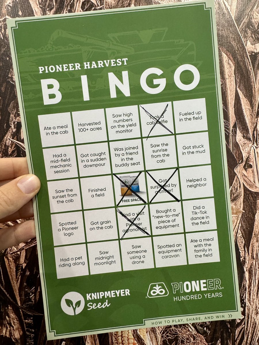 KnipmeyerSeed's tweet photo. Sharing another #HarvestBingo25 photo! Chatting with our @PioneerSeeds agronomist in the field! 🌽
#harvestbingo25 #Harvest25 #PlantPioneer #agronomy #harvest #Harvest2025 #corn #soybeans #farming @KnipmeyerSeed https://t.co/jukBb0aN6R