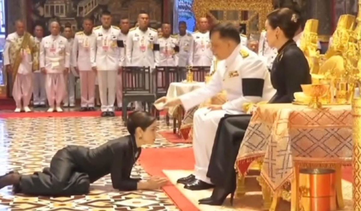 eric_sayompoo's tweet image. ซีนใหญ่วันนี้ #เจ้าคุณพระ ได้รับพระราชทานน้ำพระมหาสังข์เพชรน้อย ร่วมกับองค์ที เป็นครั้งที 2