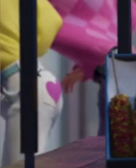 hey guys, i made a strawpage !! feel free to send me drawings and questions (respectful ones pls) 💘
 
strawsam.straw.page