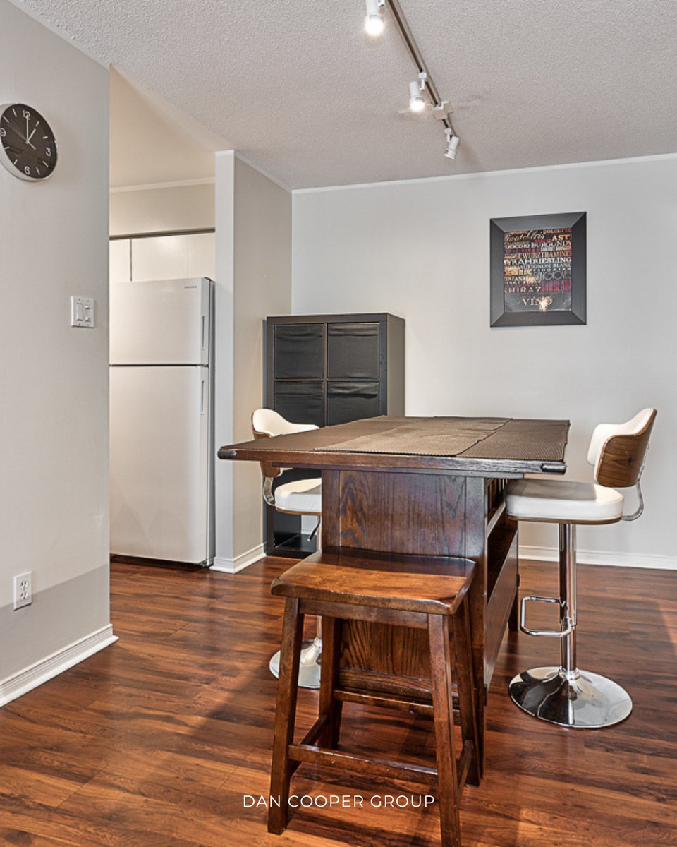DanCooperGroup's tweet photo. 1478 Pilgrims Way, #1734
2 Bedrooms | 1 Bathroom | 925 Sq Ft
Sale List Price: $493,000
Lease List Price: $2,450 /month

Jeff Monsinger
jeffm@dancooper.com | 416-720-2438

#LuxuryRealEstate #RoyalLePage #JustListed #RealEstate #OakvilleRealEstate #OakvilleOntario #InteriorDesign https://t.co/k10b2dCIJy