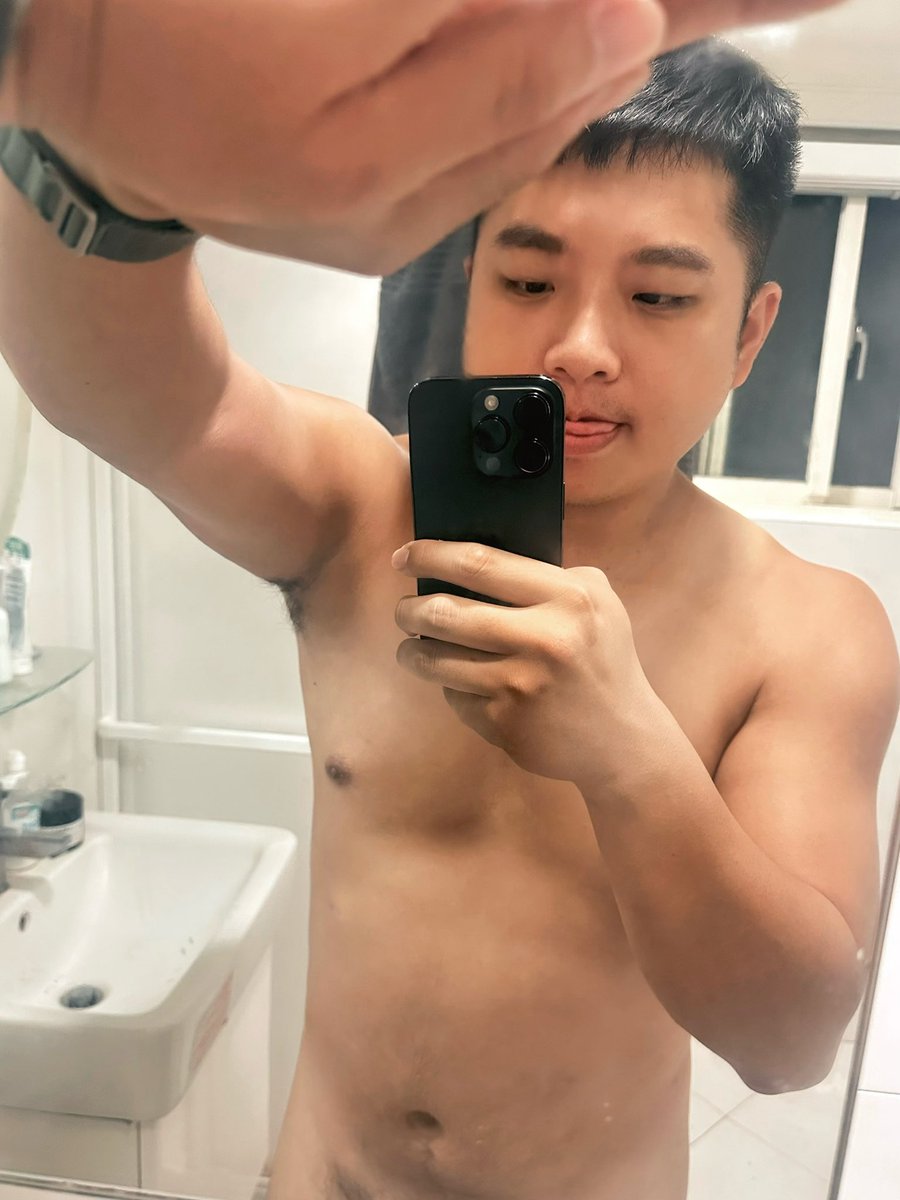 wangaijie2's tweet photo. 前兩天久違約了個抱抱，
原本以為最近體重飆升會被嫌棄，
但好像評價還不錯🐻🤤

（肚子可以稍微小點就好） https://t.co/4pFFd07zvY