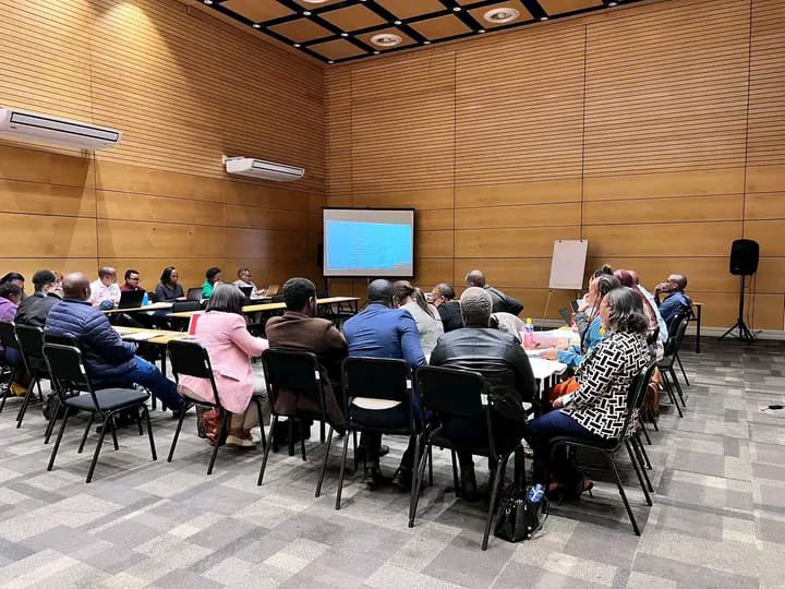 CentreforCommu1's tweet photo. CCDSA met with uMgungundlovu Civil Society Forum Leadership today to strengthen collaboration on district programs and joined planning for the upcoming KZN Provincial #WorldAIDSDay ❤️ #CCDSA #CivilSociety #KZN @CanHCZA @_Hlanganisa @IECSouthAfrica @DDPdemocracy @RanyakaT https://t.co/P0kVl3rDX8
