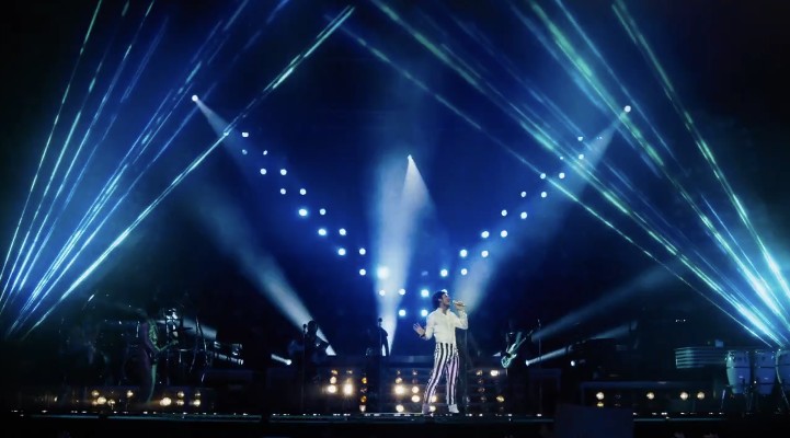 ChakoranMJ's tweet photo. マイケルが嫌いだった衣装だ！
当時のデザイナーのビル・ウィッテン氏に「燃やしてしまえ」って言ったんですよね確か
映画に採用されたのね… https://t.co/oule6pl2Vb