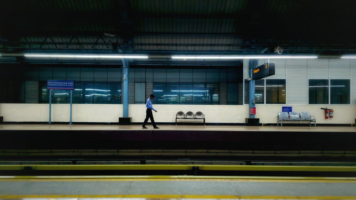 sauravbv's tweet image. Life in a metro
