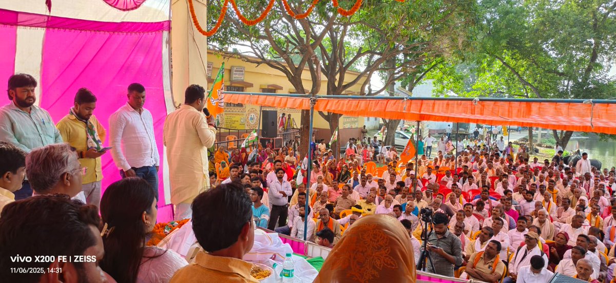 nitishpatel_jdu's tweet image. 📍करगहर विधानसभा (रोहतास)

आज करगहर प्रखंड के बड़हरी बजार में NDA समर्थित जदयू प्रत्याशी श्री बशिष्ठ सिंह जी के पक्ष में आयोजित ऐतिहासिक एवं भव्य चुनावी जनसभा को संबोधित किया ।

#kargahar #NitishKumar #JDU #yuvajdu
#25Se30FirSeNitish #NDA #Nitishpatel  #Biharelection2025 #Bihar