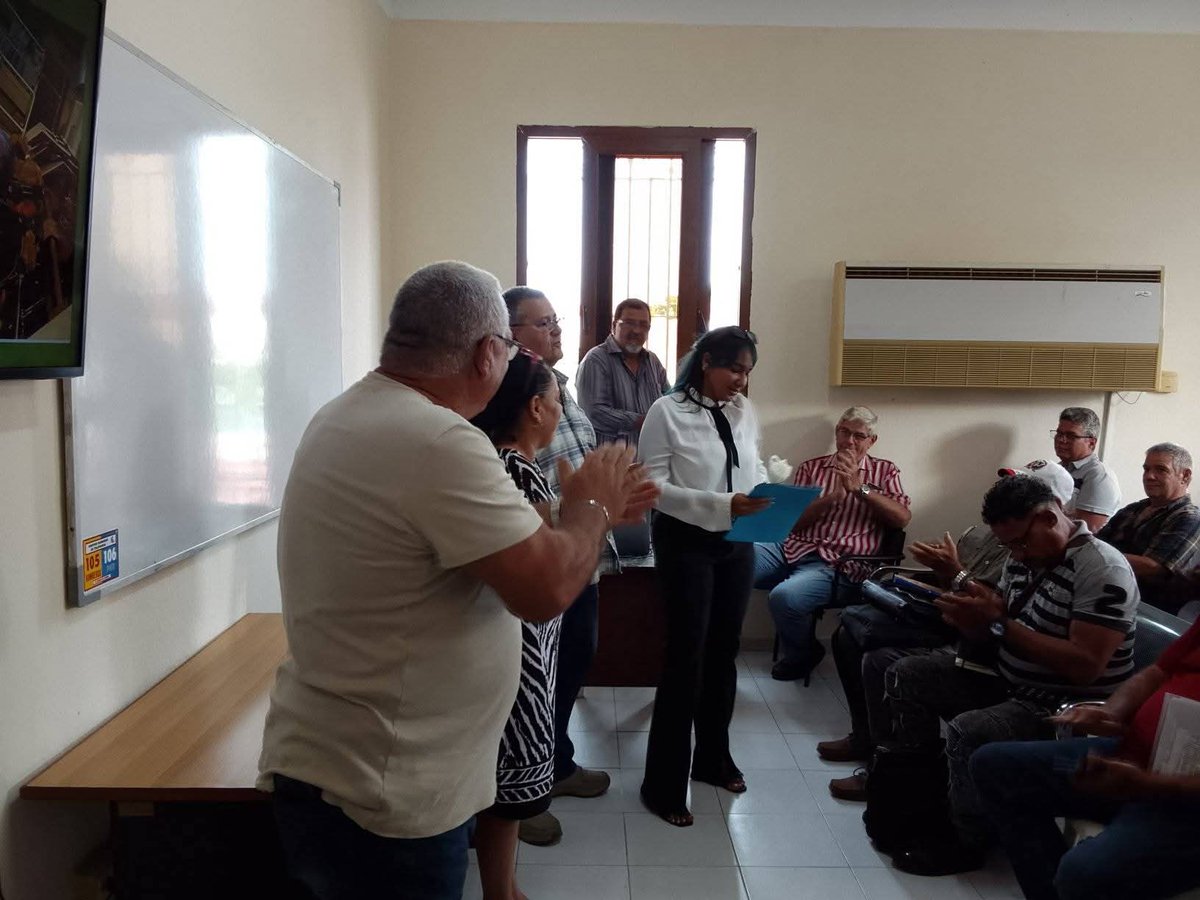 Un sueño hecho realidad , Patricia Zamora ya es Capitan de Buque Mercante.
Esta joven  defendió con  mucho empeño y profesionalidad su propósito. 
Felicitaciones. 
<a href="/Colina_CTCuba/">Miguel Colina</a>