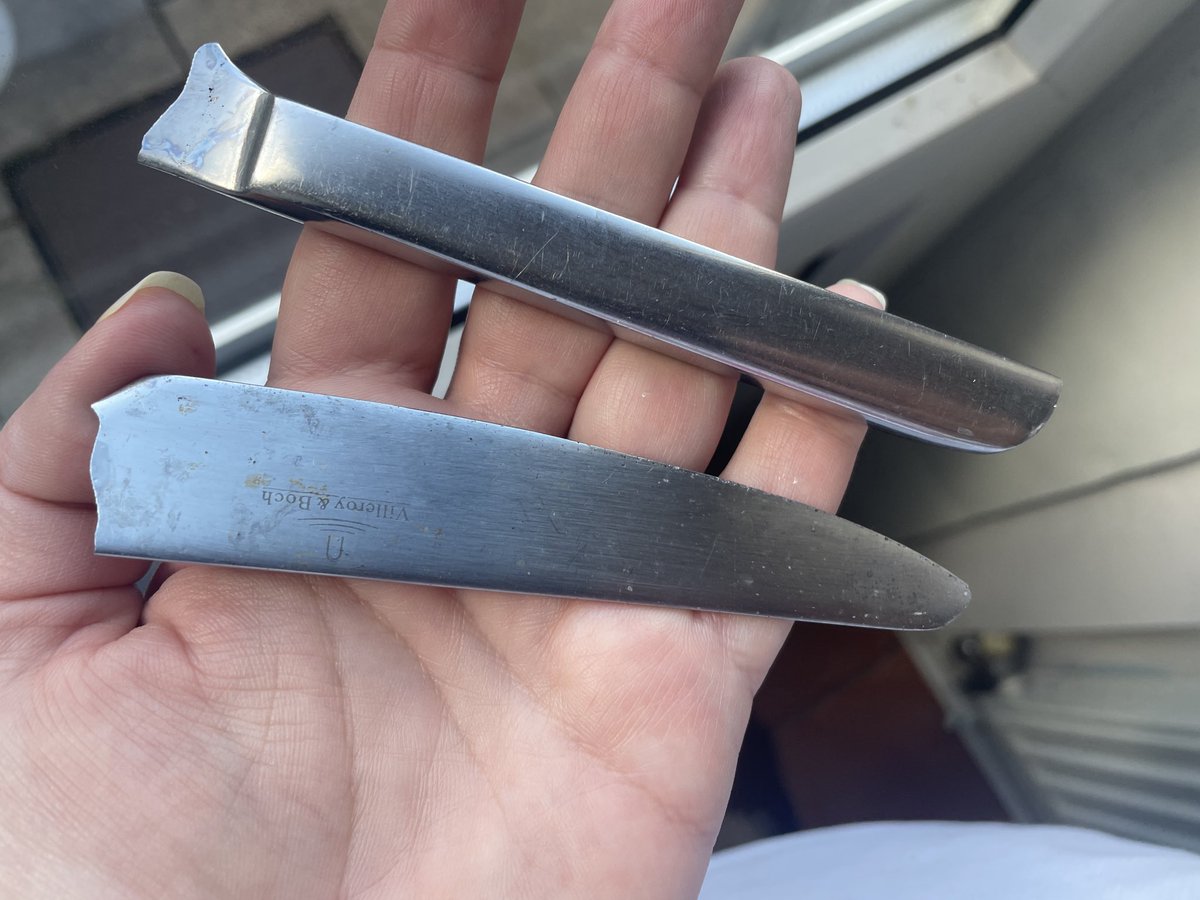 vixipixi's tweet photo. @VilleroyBochUK I don’t like to do it this way, but I sent your customer service dept an email on 16 September about your stainless steel product that smashed and I’ve had no response. Could someone please get in touch? https://t.co/TGP4JLJ7Dq