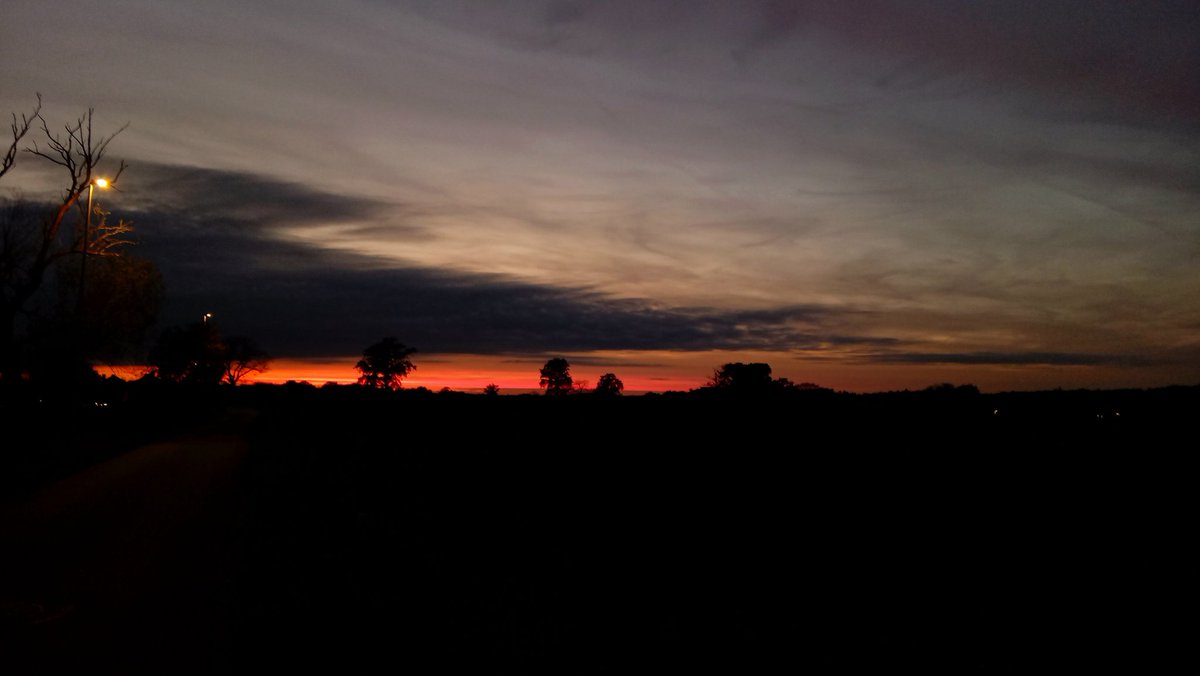 #vrtweer <a href="/BuienradarBE/">BuienradarBE</a> #Schaffen #sunset #zonsopkomst_zonsondergang 17.31 uur