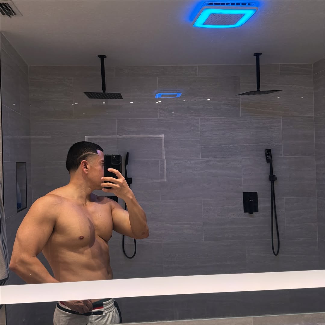 Ganvini25's tweet photo. When God levels you up, the mindset, the money, and the muscle all rise together.

Gym. Credit. Faith. Elevation mode. 🚀

Build your credit the right way where banks can actually lend!! Need Help! DM me!

#GodBlessYall #CreditStrong #LFG https://t.co/2oHJXuRauZ