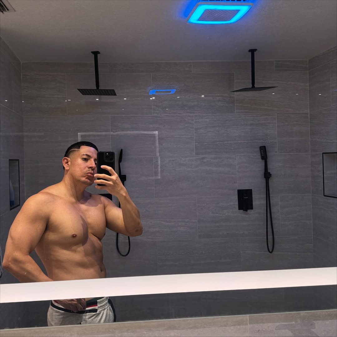 Ganvini25's tweet photo. When God levels you up, the mindset, the money, and the muscle all rise together.

Gym. Credit. Faith. Elevation mode. 🚀

Build your credit the right way where banks can actually lend!! Need Help! DM me!

#GodBlessYall #CreditStrong #LFG https://t.co/2oHJXuRauZ