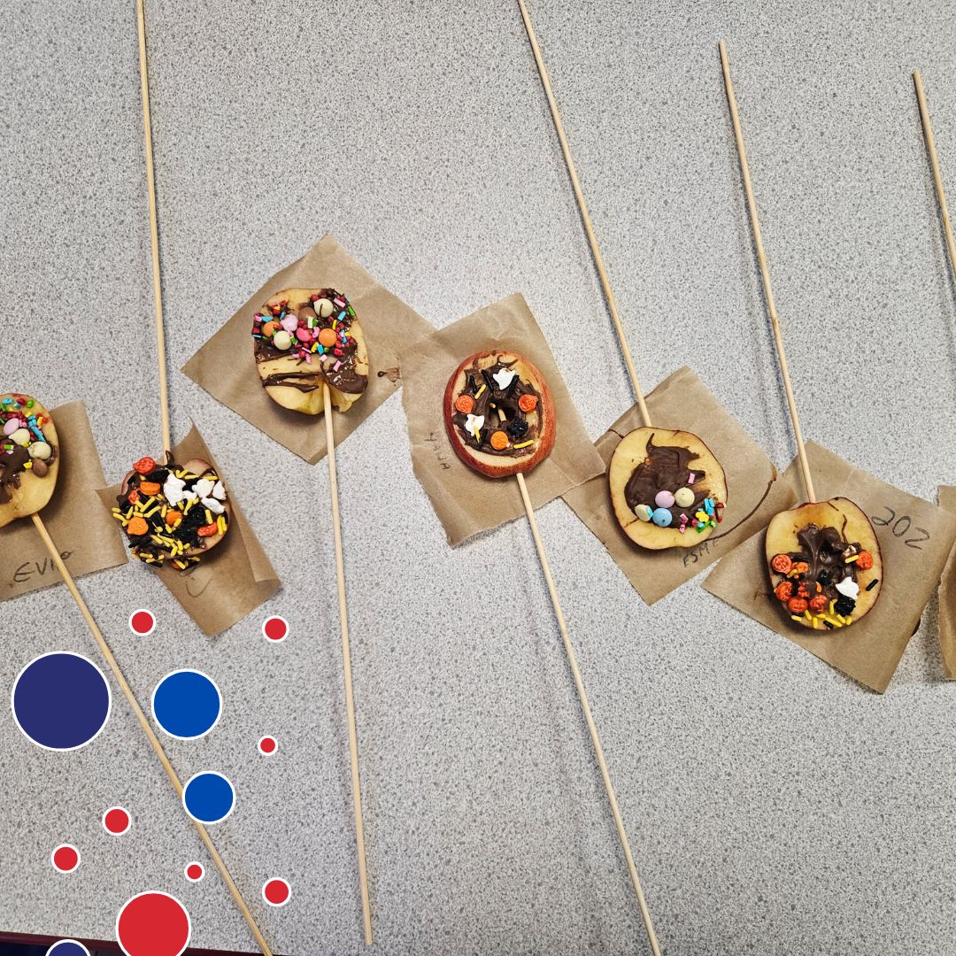 BrookfieldSM3's tweet photo. Chocolate + Apples + Sprinkles = Pure Fun! ๐๐ซ
Our wrap-around care children have been creative making these decorated apple pops. They look delicious! ๐
#WrapAroundCare #AfterSchoolSnack #CreativeChildren #ApplePops https://t.co/5zFKXEMY7h