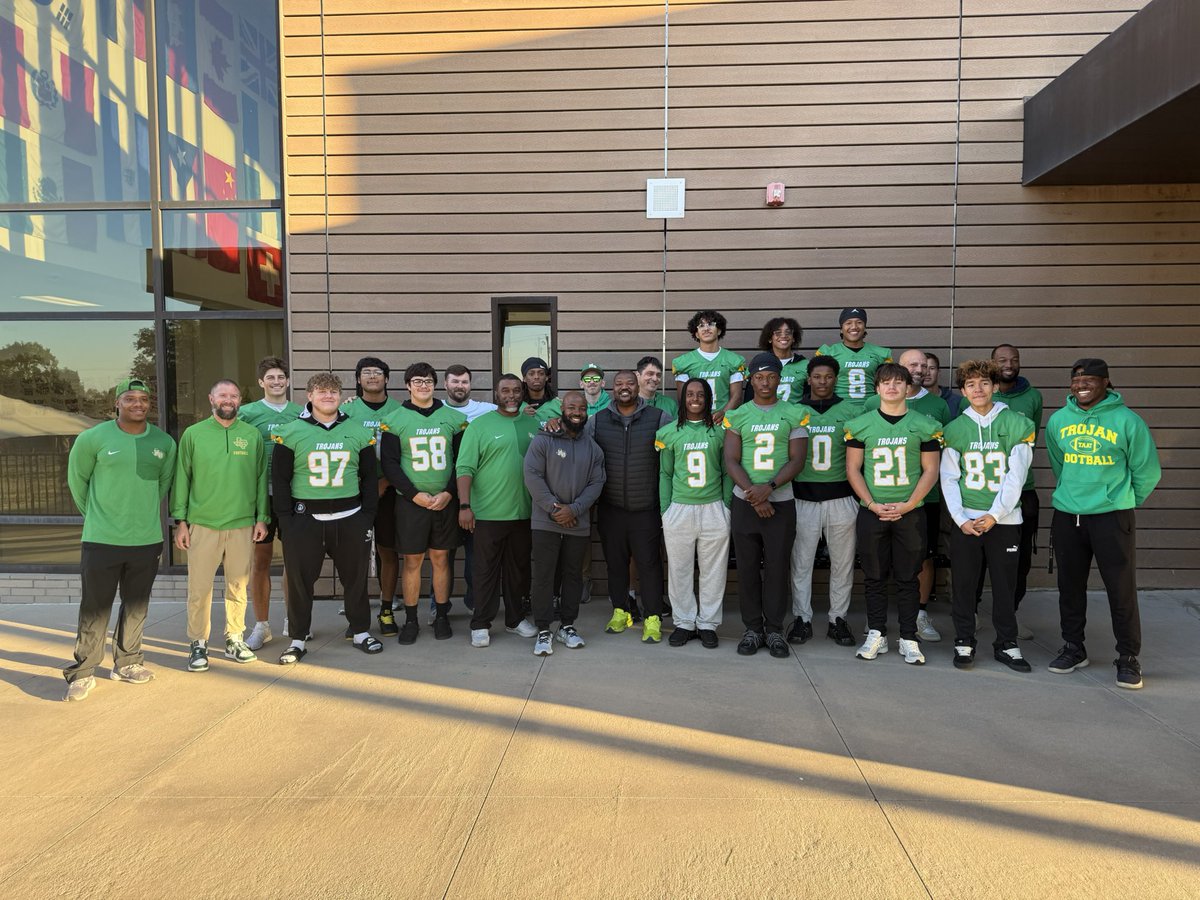 ThaBallCoach's tweet image. We had an incredible time visiting Good Elementary this morning! It was great seeing all the smiles and energy from the kids. Looking forward to our next visit soon! #TAAT #TrojanNation🟢🟡