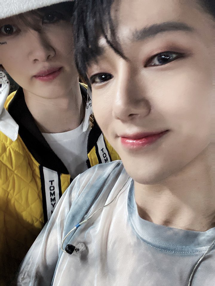 YesungHappiness's tweet image. Yo soy Yesung y Dulce es Hyukjae 😗☁️☁️

#ElfSelcaDay  #20toEternitySuperJunior
#슈퍼주니어_더라스트맨_스탠딩
#SUPERJUNIOR