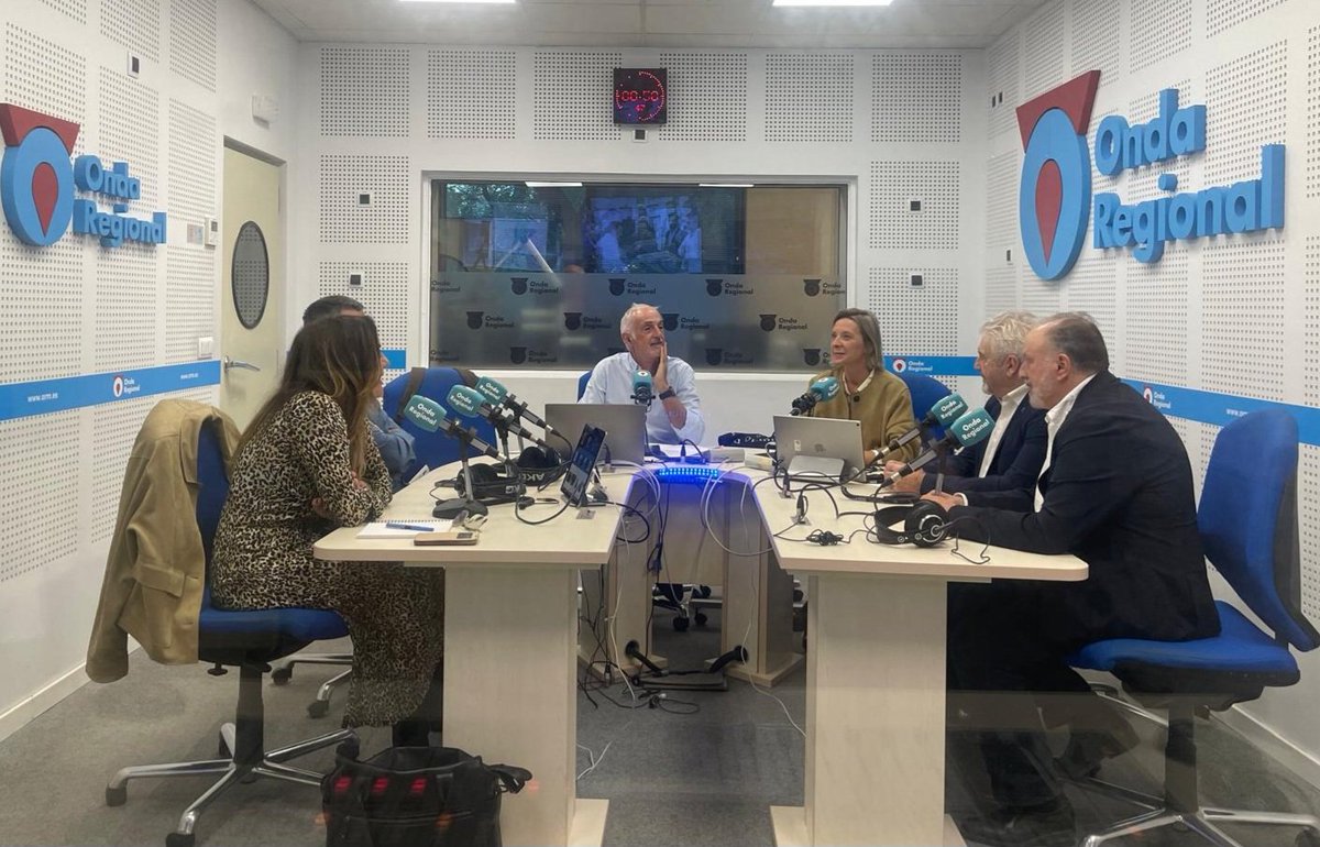 📻 Ya en antena la #tertuliaOR con el análisis de la actualidad de este jueves
🗣️ <a href="/jc_josec/">Jose Carlos Vicente Lopez</a>  <a href="/pjmartinstar/">Pedro Juan Martín Castejon</a> <a href="/la_unzu/">Belén Unzurrunzaga</a> <a href="/Mafuensanta/">M Fuensanta Martínez</a>  <a href="/mlmorell/">Miguel López-Morell</a> 
🔗 orm.es/directos/infor…