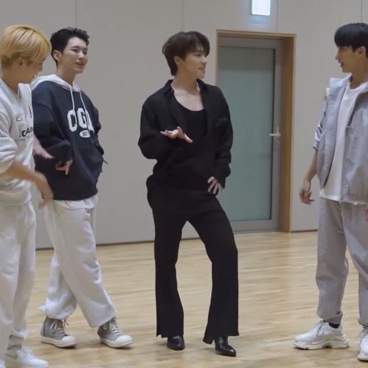Mr. Cha has been invited to the Grammys! They’re obsessed with his iconic heel moves and his charm. But Mr. Cha said no, claiming, “The Grammys don’t deserve my full cha-cha glory!”

#2025MAMAVOTE #SEVENTEEN