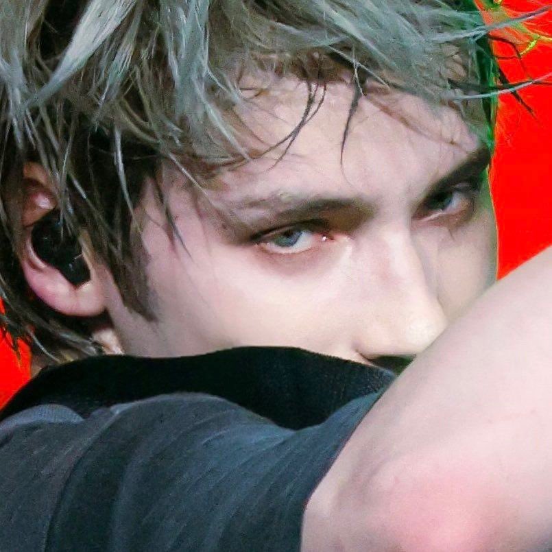 hueningkai pics tweet media