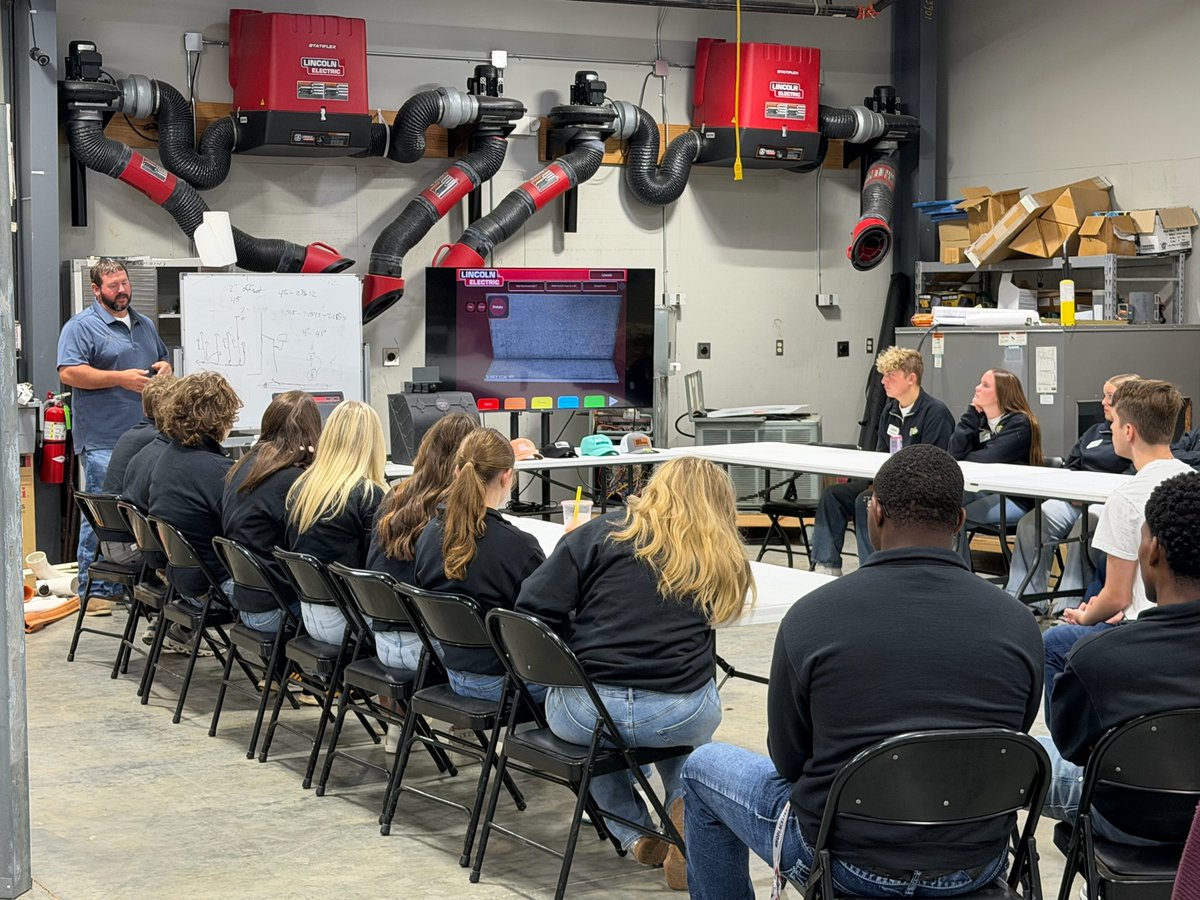 Recently, we had the chance to show the next generation what a career in construction is all about! We hosted Leadership Rankin youth at our Pearl office and gave them an inside look at what we do each day.

We dove into the many paths and possibilities that a career in