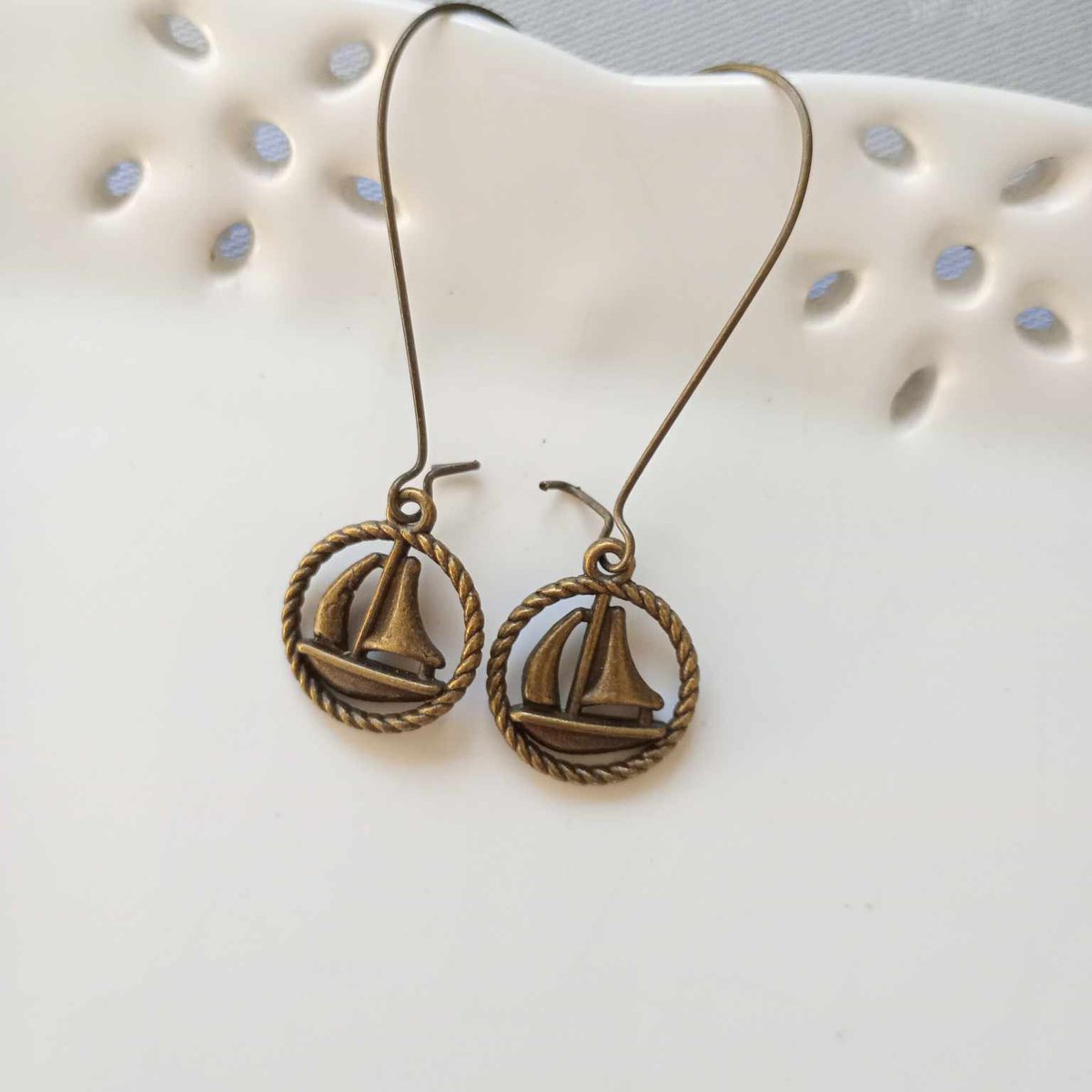LovesVintage43's tweet image. 💙 Handmade Vintage Look Sailing Boat Medallions Charm Disc Earrings with Long Kidney Style Hooks for Pierced Ears in Antique Bronze 💙 #Amazon #MHHSBD #TheCraftersUK #FirstTMaster #CraftBizParty #UKMakers #HandmadeHour #earrings #handmadejewellery amazon.co.uk/dp/B0BHJBPKYC