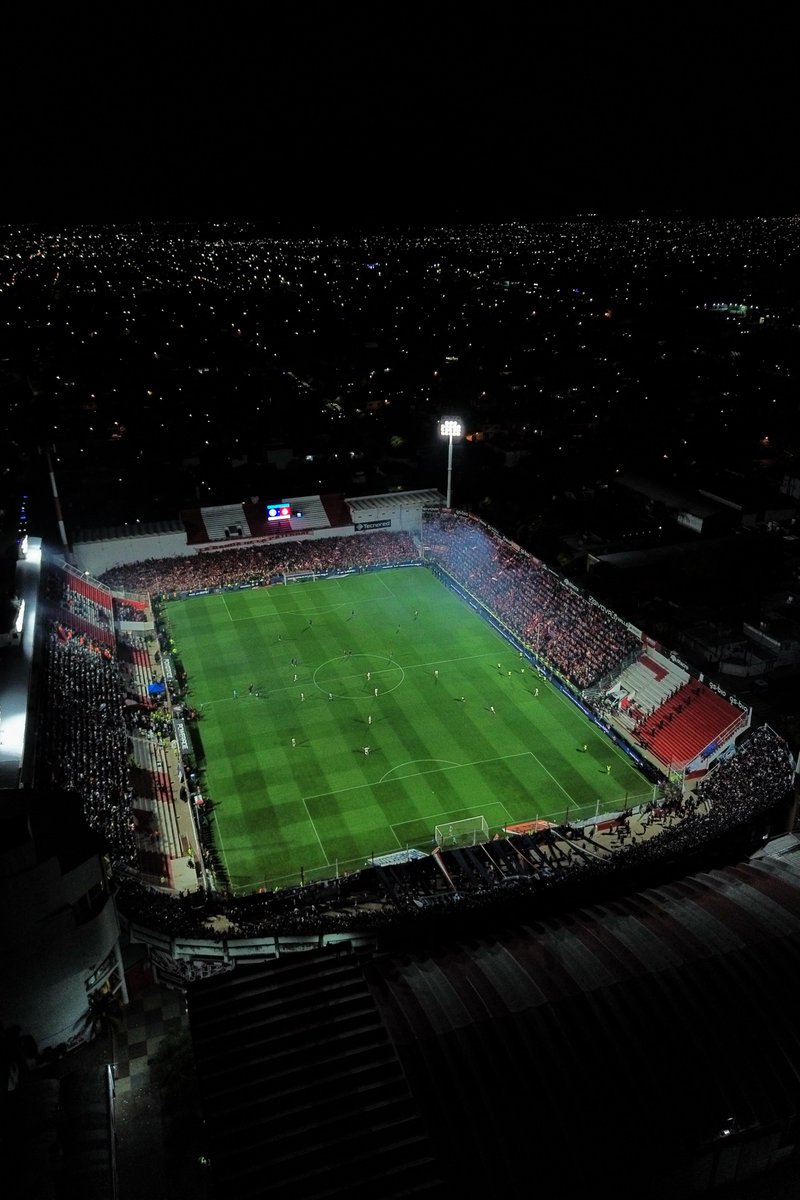 AAAJoficial's tweet photo. #AAAJ Desde la institución queremos agradecer al plantel profesional, cuerpo técnico, empleados y colaboradores por el esfuerzo de llegar a esta instancia final de la Copa Argentina. 

También, agradecemos a nuestro querido barrio de La Paternal, a nuestra gente del Bicho que ante viento y marea se hizo presente en Alta Córdoba dejando a sus familias, compromisos y trabajos para alentar a estos hermosos colores. 

Luego de mucho tiempo jugamos nuevamente una final y estuvimos a un paso del objetivo, pero a veces la moneda no cae de nuestro lado y por eso tenemos que seguir y seguir para hacer más grande día a día a la Asociación Atlética Argentinos Juniors.

Queda mucho por delante, mucho por hacer y por seguir logrando. Seguiremos trabajando para llegar a ese ansiado objetivo.

Gracias a todos, los que pudieron venir, los que no pudieron, los que alentaron desde sus casas o sus trabajos. Entendemos el compromiso de cada socio, socia e hincha y por eso estamos agradecidos por la fiesta que logramos, por la campaña y porque tarde o temprano volveremos a estar en esta instancia junto a todos ustedes para ir en busca del título.

Gracias por estar, siempre... Nos vemos el lunes en nuestra hermosa casa, en el Diego Armando Maradona. 

Y TODOS JUNTOS, LA VUELTA VAMOS A DAR ❤️