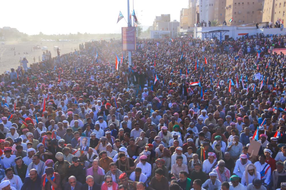 #الانتقالي_يحمي_مكتسبات_الجنوب، ويقف كصخرة منيعة في وجه التحديات السياسية  والإعلامية، مدافعًا عن مكتسبات الجنوب ومحصنًا وعي شعبه ضد الإشاعات والتشويه.
 بقيادة الرئيس القائد عيدروس الزبيدي، يمضي المجلس برؤية إصلاحية شاملة لبناء دولة جنوبية قوية ومستقرة.