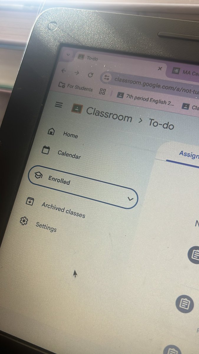 ang4larae's tweet image. i hate people who graduated im jealous