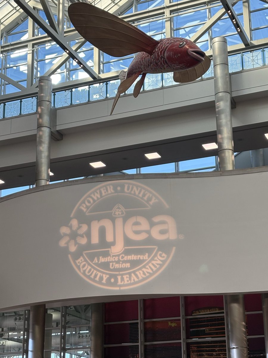 DebDelutis's tweet photo. In AC for the NJEA teachers convention #njea https://t.co/vRVVA7xSmM