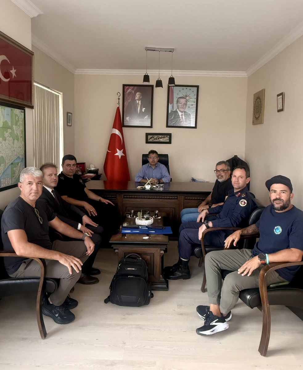 14-15-16 Kasım tarihlerinde ikincisi gerçekleştirilecek olan Uluslararası Anadolu Sigorta Marmaris Ultra Maratonu öncesinde yarış komitesi, Kaymakamımız Sayın Nurullah Kaya’yı makamında ziyaret ederek organizasyonun hazırlıkları ve etkinlik sürecine ilişkin bilgilendirme yapıldı
