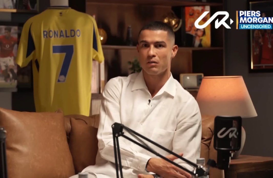 Somhiseremfcb's tweet photo. 🗣️Cristiano sobre si se considera más guapo que Beckham: “No se trata solo de la cara. Es el conjunto. Imagínate que me ves en un bañador rojo en la Copacabana, ¿crees que no tendría ninguna oportunidad?” https://t.co/fTmXfRu8Bi