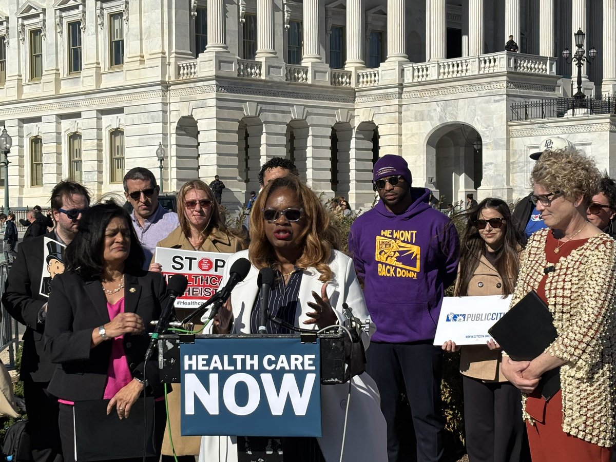 SEIU's tweet image. 🔥HAPPENING NOW: We’re holding a press conference to call for an end to the government shutdown and to demand action to protect affordable healthcare and basic nutrition assistance for millions of Americans!