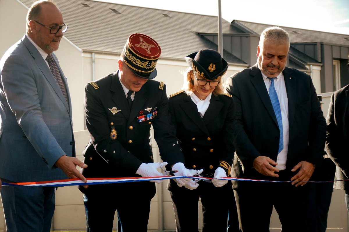 Gendarmerie's tweet image. #Gendarmerie 🇫🇷 Ce mardi 4 novembre a été inaugurée la nouvelle Brigade Territoriale Autonome implantée au sein de la commune de Le Malesherbois dans le #Loiret. La gendarmerie est une force de couverture des territoires, au plus proche de la population, et des élus. 👏