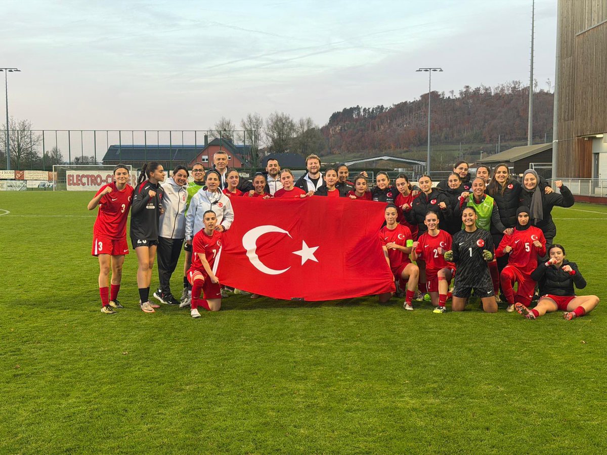 MilliTakimlar's tweet photo. 2026 UEFA U17 Avrupa Şampiyonası 1. Tur B Ligi 4. Grup ilk maçında Lüksemburg'u 3-1 yenen U17 Kız Millî Takımımız, bugün ikinci maçında Kuzey İrlanda'yı 2-1 mağlup etti. 

Sevde Minel Demirtaş'ın 13'üncü dakikadaki golüne 68'inci dakikada Anna Rose Robinson cevap verirken; son sözü, 76. dakikada Yasemin Gür söyledi: 2-1. 

İki maç sonunda 6 puana ulaşan Türkiye, 2. Tur'da A Ligi'nde mücadele etme hakkı kazandı. #BizimÇocuklar🇹🇷