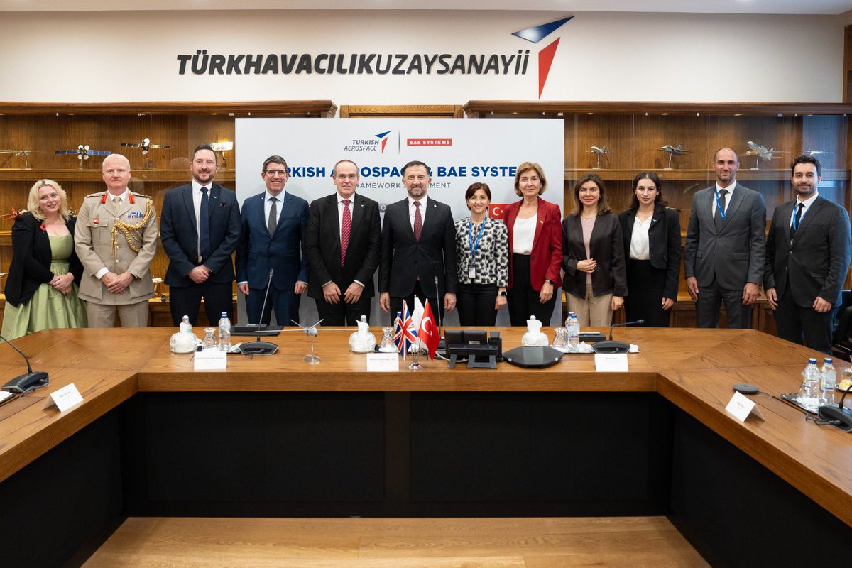 Defence_Turk's tweet image. 🔵🇹🇷TUSAŞ ve 🇬🇧BAE Systems’dan mutabakat zaptı 

🔸TUSAŞ ve BAE Systems arasında insansız hava sistemleri ve ilgili teknolojiler alanında iş birliği yapmak üzere Mutabakat Zaptı imzalandı.