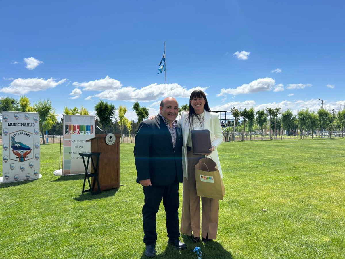 julietacorroza's tweet photo. Qué alegría recibir el cariño de tanta gente en un nuevo aniversario de Buta Ranquil. 
Seguiremos trabajando por el desarrollo y crecimiento de esta querida localidad. https://t.co/2y698px2Fa