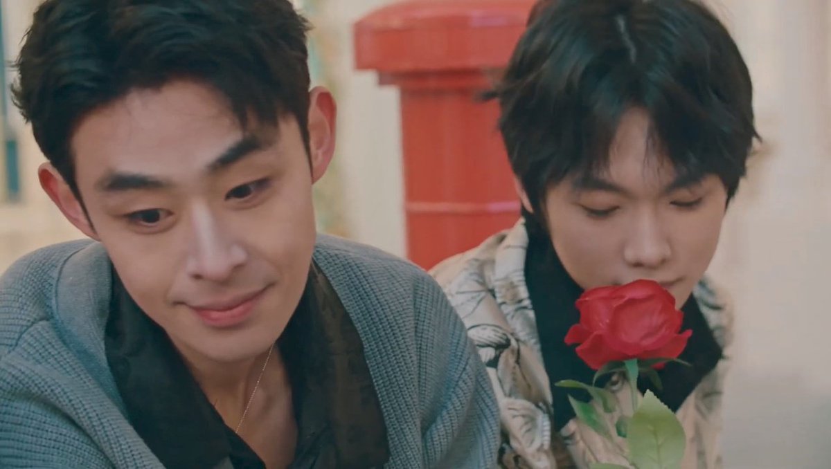 mniharuu's tweet photo. The cuties🌹🌹❤️❤️❤️
#荔枝树下热烈岛
#secretshappenedonthelitchiisland
#LiuYihe
#HuYichen https://t.co/nvRdGCd32E