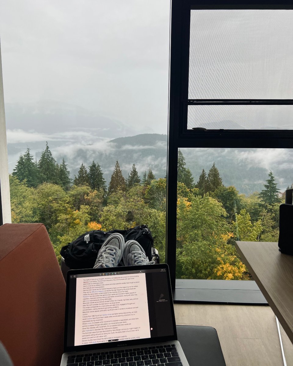Nothing Beats Fall Vibes on Campus 🍂🍁 
Share this with someone who would love this view from our Courtyard Building. 

#SFU #SFUReslife #Fall