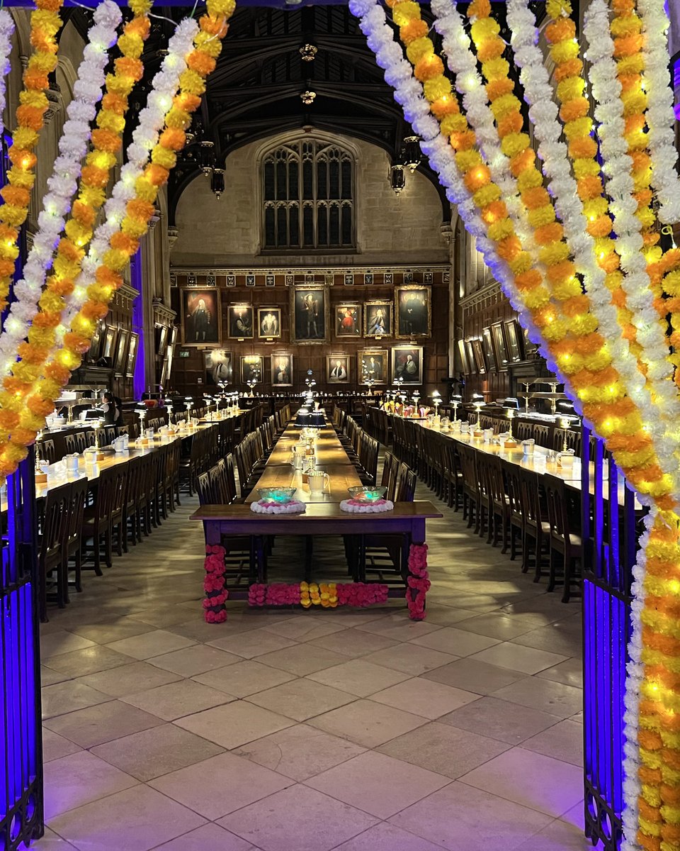 ChCh_Oxford's tweet image. We’re still glowing from our recent Diwali Dinner – here are some of our favourite snaps of the Great Hall before the meal! 🪔 #Diwali2025 #ChCh500 #MuChChLove
