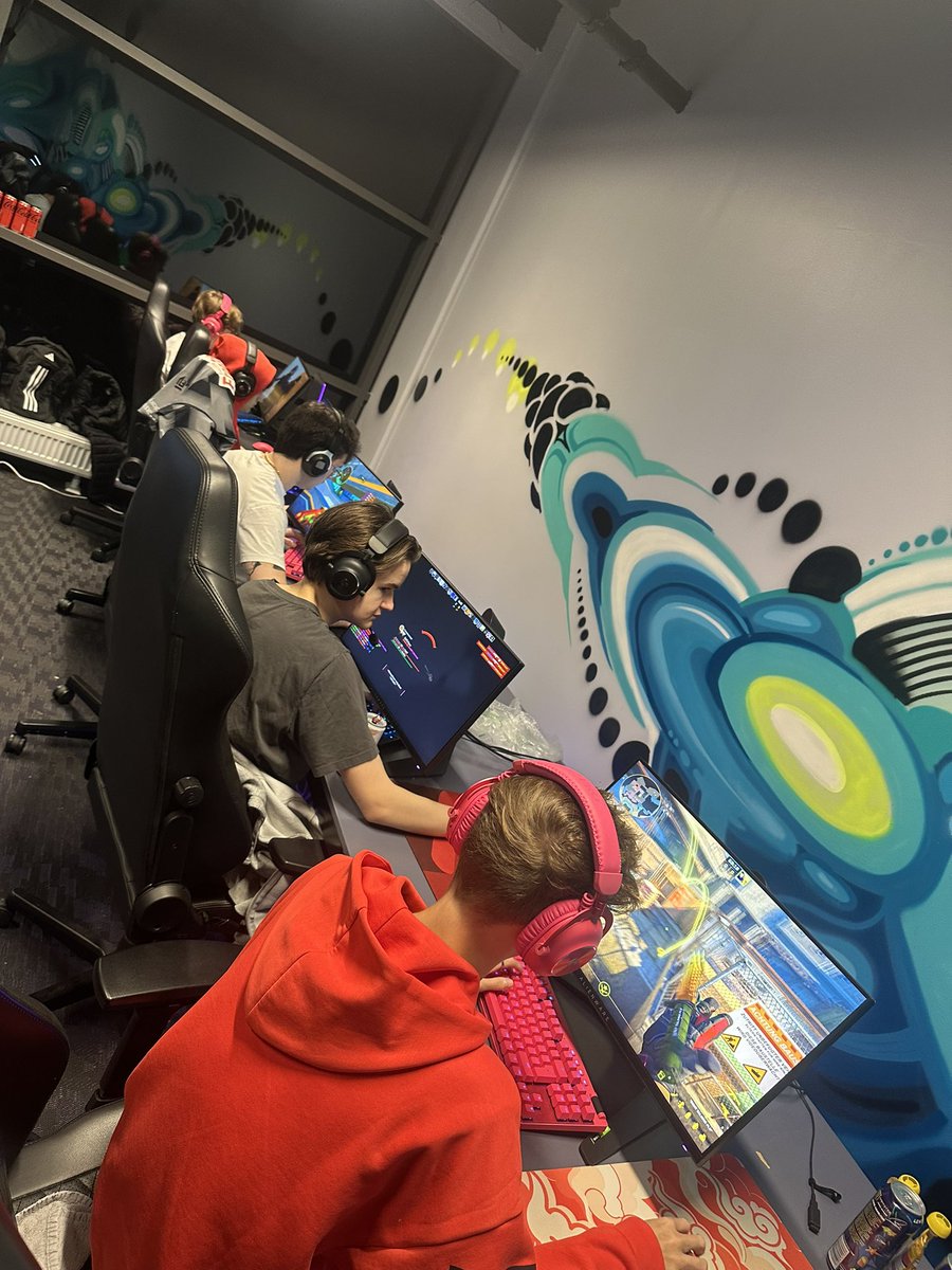 ZyppeCS2's tweet image. Amazing feeling to host a great first bootcamp at PLAYR. We had the lovely gang from FUT with us for five days. They have been grinding a lot so they have a good opportunity to reach great results at Gibaway and Svenska Cupen. 

I wish you good luck further. It’s been a blast…