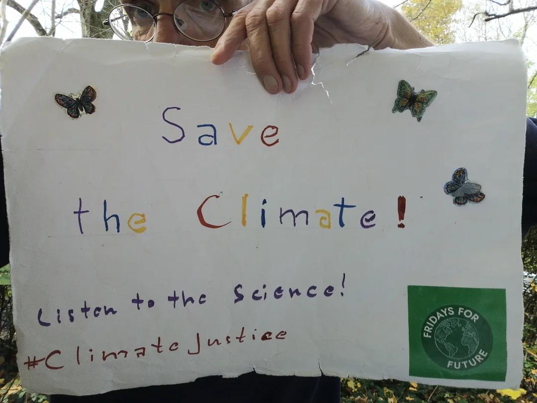 endelstamberg's tweet image. #ClimateStrike Week 319

#FightFor1Point5 Week 254

We are in a climate emergency, and we demand urgent #ClimateActionNow!
❤️ ☮️ 🌍 🌏 🌎 💧 🌳 🌱 🌿 🌺 🌼 🏵️ 🌻 🌞 🦋

#FreePalestine🇵🇸 #FreeCongo 🇨🇩 #FreeSudan🇸🇩 #FreeYemen🇾🇪 #EndClimateImperialism #twiff #FFFMapSolidarity