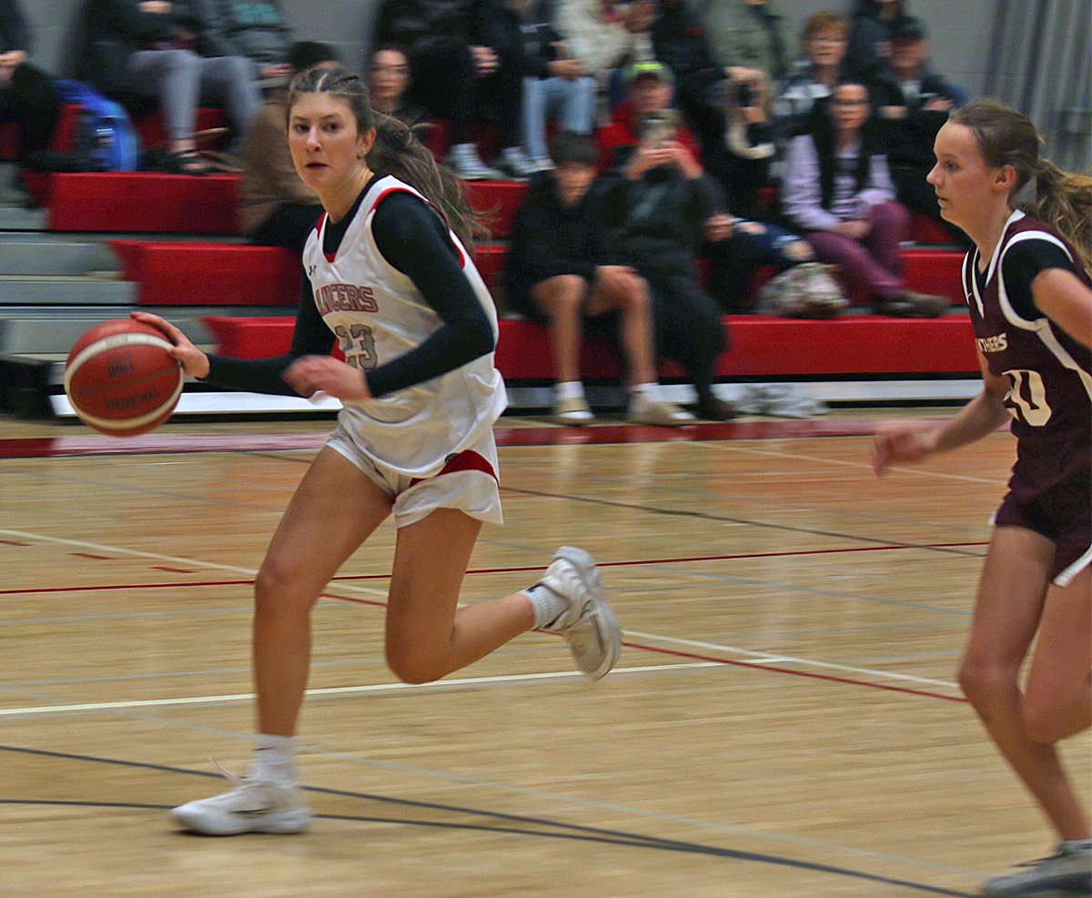 Undefeated Junior Lancers, Senior Eagles move on to Lambton Kent Girls basketball finals petrolialambtonindependent.ca/2025/11/06/jun…
