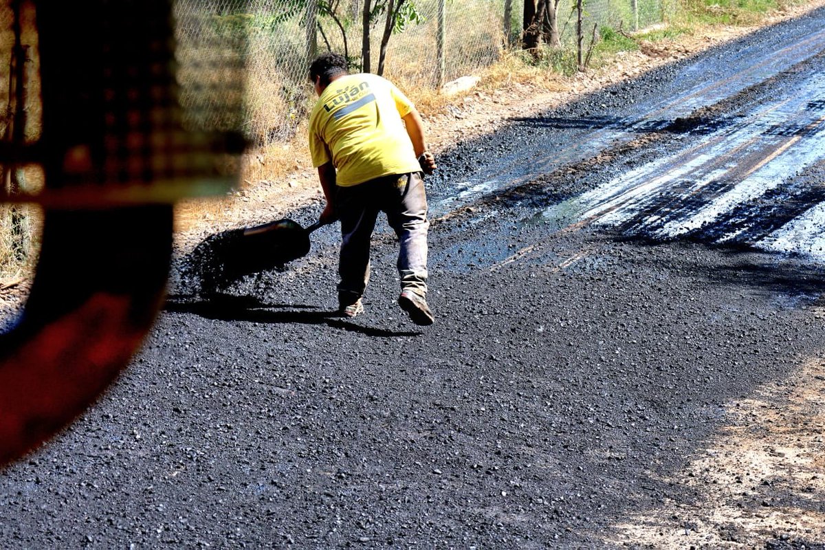 Seguimos mejorando la conectividad en Luján 🚧💪.

Avanzamos con el asfalto de calle Chaco, una obra clave que nos va a permitir completar la conexión entre Guardia Vieja y la Ruta 82, mejorando la circulación y la calidad de vida de las familias lujaninas.

Detrás de cada obra