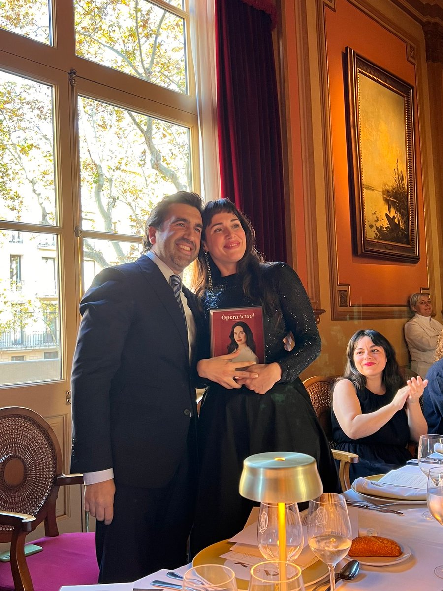 Sovint fa molta més il·lusió donar premis que rebre’ls, però en aquesta ocasió molt més.

Moltes felicitats, Montserrat Seró, guanyadora del Premi <a href="/OperaActual/">ÓPERA ACTUAL</a> 2025 a l’artista jove més prometedora!

El <a href="/LIFEVictoriaBcn/">LIFE Victoria BCN</a> i la <a href="/fundvda/">VictoriadelosÁngeles</a> són casa teva.