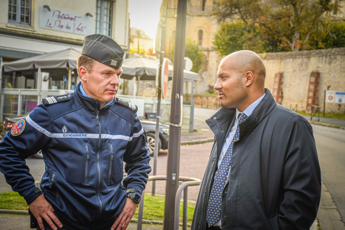 #ImmigrationIrrégulière | Opération zonale à Ouistreham

Dans le cadre de la lutte contre l’immigration irrégulière, le directeur de cabinet du préfet a participé, aux côtés des forces de sécurité intérieure, à une Opération Zonale Coordonnée (OZO) menée à Ouistreham.

👉