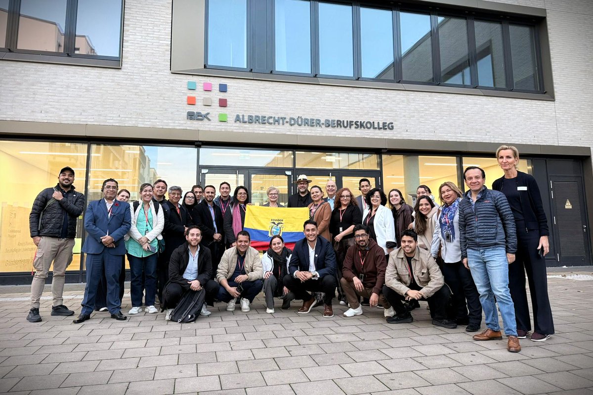 IstfqEc's tweet image. 🌍 El ISTFQ fortalece su proyección internacional desde Alemania, participando en el Viaje de Inmersión en la Formación Dual 2025, organizado por @ahkecuador para impulsar innovación educativa y profesionalización del fútbol.

#ISTFQ #FormaciónDual #FútbolYEducación