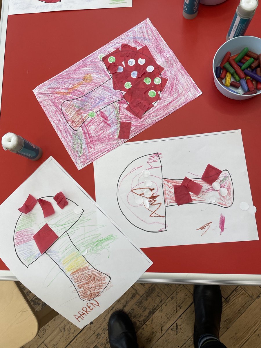 GreenwichLibs's tweet image. We enjoyed a crafty #MessyMorning at #PlumsteadLibrary today! We made We made some beautiful mushrooms 🍄 using different colours, shapes and textures! 🎨 Join the fun every Thursday from 10.30-11.30am to borrow books + #Craft! 📚 #LoveYourLibrary