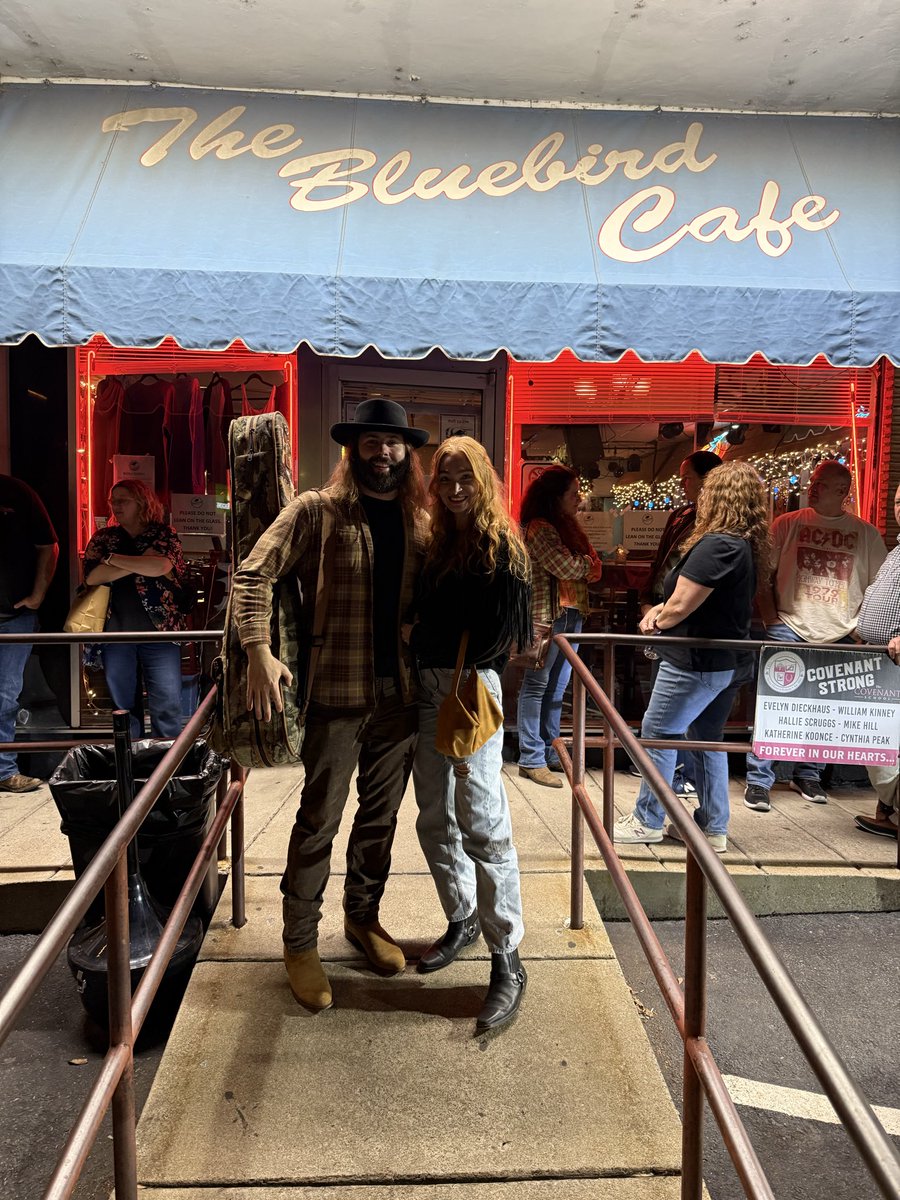 CJSolar's tweet image. Big thanks to @ascap for having me back to the legendary @bluebirdcafetn last night… surprise appearance by @freddurst wasn’t in my bingo card for last night… so glad he popped by! Been a Bizkit fan since my uncle Steve showed me “Rolling” 20+ years ago lol
