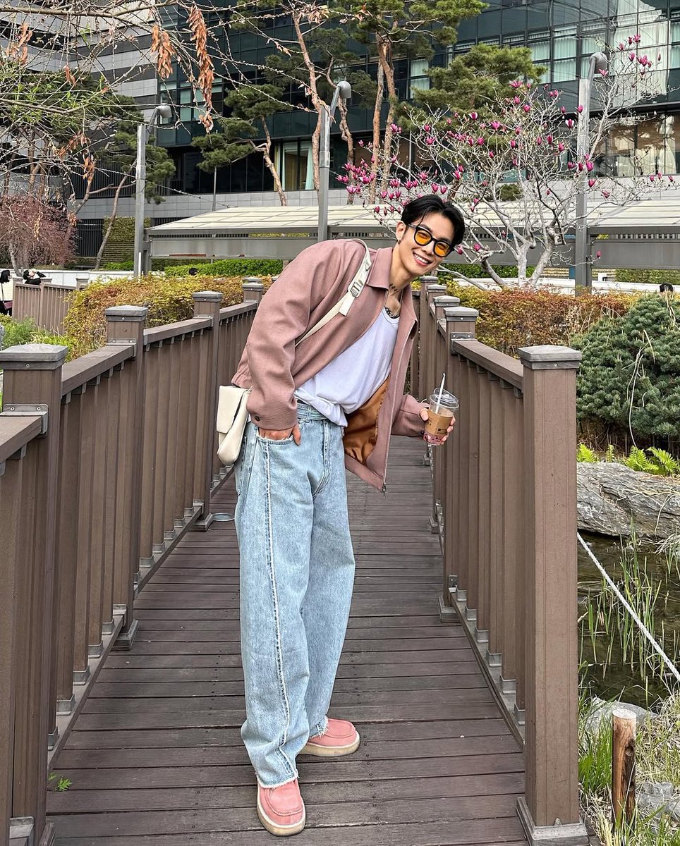 misteryegor's tweet image. ⠀⠀⠀⠀

⠀ ⠀  ⠀“𝙇𝙞𝙛𝙚’𝙨 𝙬𝙤𝙧𝙩𝙝 𝙞𝙨 
           𝙬𝙝𝙖𝙩 𝙬𝙚 𝙢𝙖𝙠𝙚 𝙤𝙛 𝙞𝙩.”

⠀ ⠀⠀