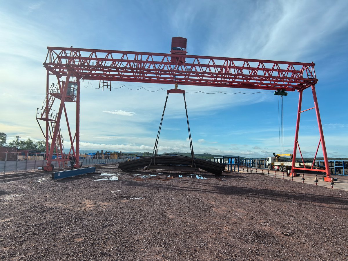 SISC_SA's tweet photo. #Infrastructure ｜📍#RN1:Progrès clé pour le projet de  rocade de Kinshasa ! 
Le 4 novembre : Deux grues pontonnes de 80 tonnes (préfabrication de poutres T, au PK13) ont  passé l’inspection de sécurité des équipements spéciaux avec succès.
Marque une accélération globale des travaux de structures de ponts, garantissant un support d’équipement solide pour l’installation de ponts sur l’ensemble du projet ! ✅
@SICOMINES
@acgtcd
@MinITP_RDC
@AGENCE_APCSC
@PrimatureRDC
@Presidence_RDC