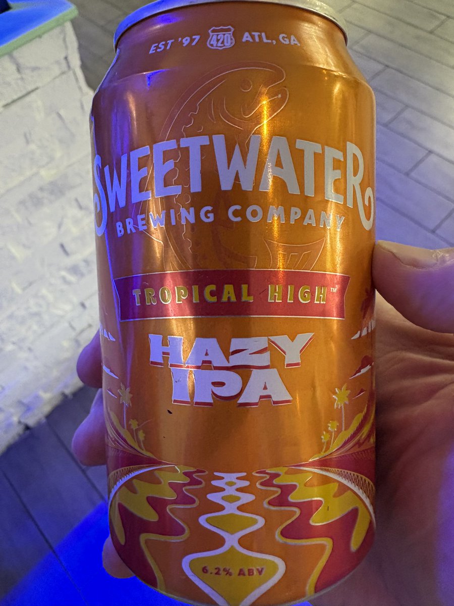 High79Mile's tweet photo. My stylist takes good care of me💈🧑🦳🍺
#TropicalHigh https://t.co/Y1CxsWXolv