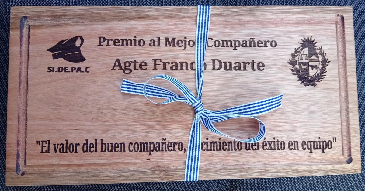 En la mañana de hoy la Comisión Directiva de #Sidepac invitada por el Comando de la Jefatura de Policía de Canelones participó en el acto de egreso en la nueva tanda de compañeros.

Sub. Director. Jefe y Sub Jefe presentes, y demás autoridades policiales, de IMC, etc.