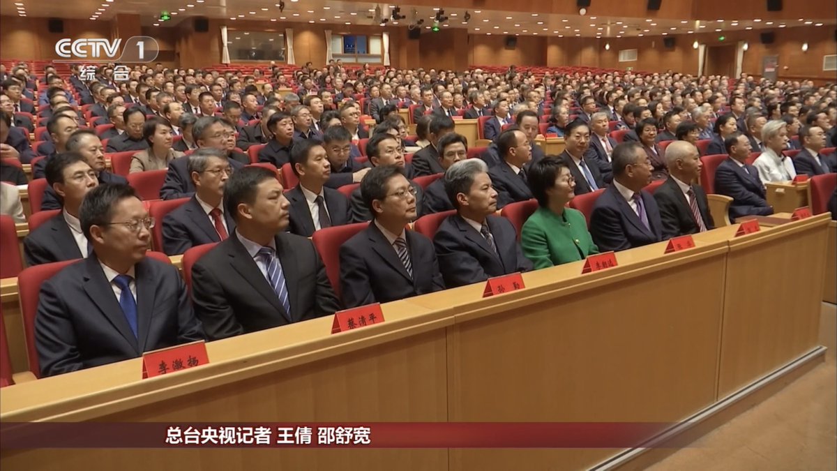 11月6日，中央党校2025年秋季学期第一批进修班毕业典礼举行。新闻画面显示，应急管理部党委委员，国家矿山安全监察局党组书记、局长黄锦生在中央党校学习。

同期在中央党校学习的还有：
李朝选：山西省国家安全厅厅长
蔡清平：江西省台办主任
李激扬：湖南省湘潭市人大常委会主任